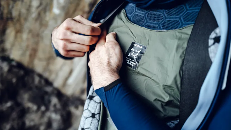 Q36.5 Wind Shell : Olive-1